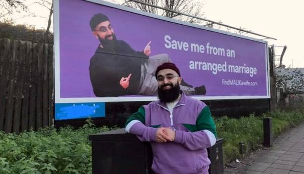 Britanac pomoću plakata traži suprugu: Spasite me od ugovorenog braka