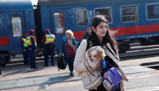 Britanci koji pozovu ukrajinske izbjeglice u svoje domove dobijat će 350 funti mjesečno