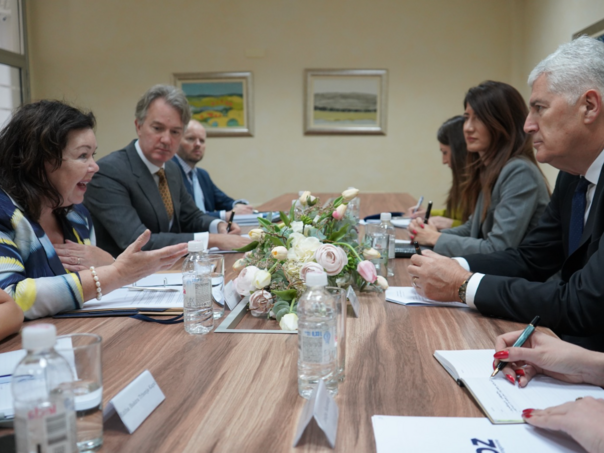 Britanci s Čovićem: Hitno formirati koaliciju na državnom nivou