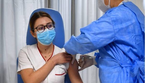 Britanija će dobivati 2 miliona doza Oxfordove vakcine sedmično