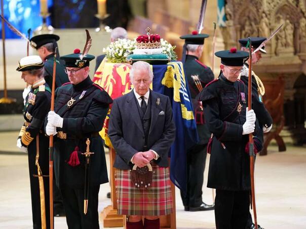 Britanija obilježava prvu godišnjicu smrti kraljice Elizabete i stupanja na tron kralja Charlesa