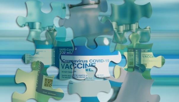 Britanija prva odobrila bivalentnu vakcinu protiv korone