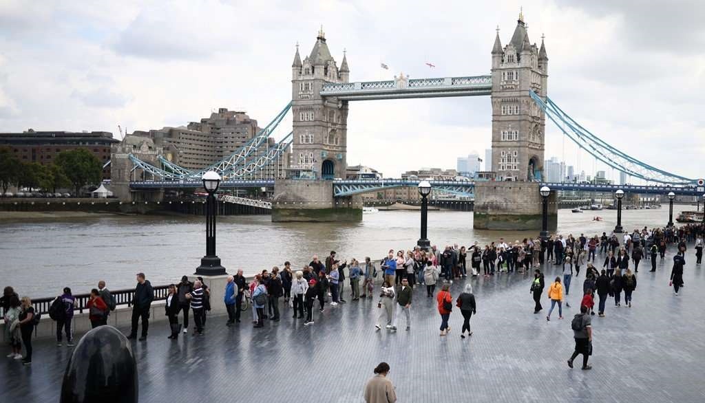 Britanija se ponosi 'redom' za svoju kraljicu