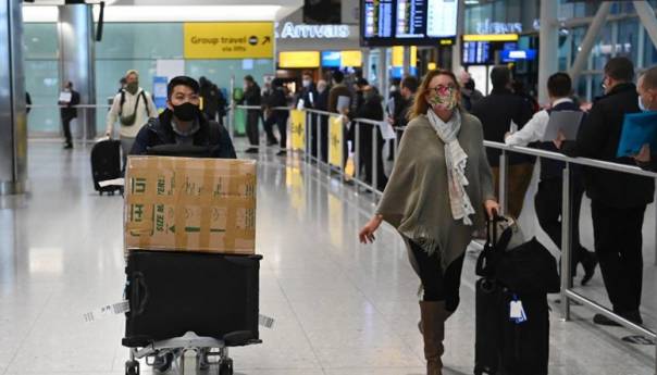 Britanija uvodi oštrija ograničenja putovanja, moguće i zatvorske kazne