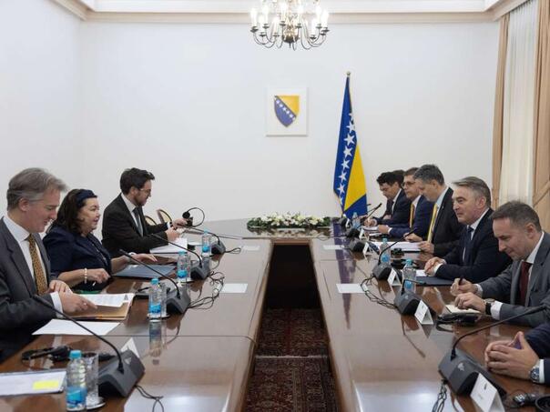 Britanska izaslanica: Država ima institucije kako bi odgovorile na krizu!