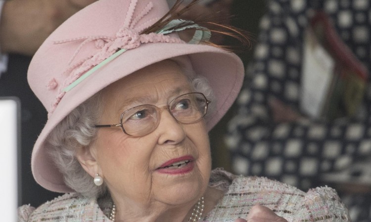 Britanska kraljica Elizabeth II odobrila trgovinski sporazum s EU