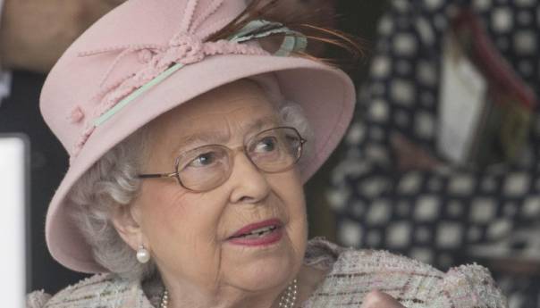 Britanska kraljica Elizabeth II odobrila trgovinski sporazum s EU