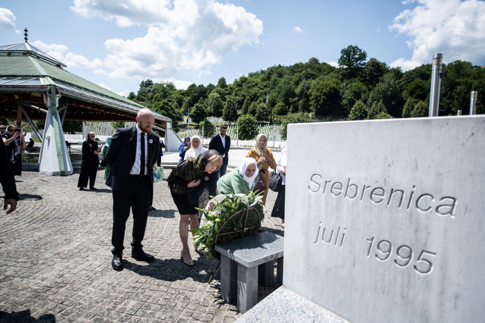 Britanska ministrica Morton odala počast žrtvama genocida u Srebrenici