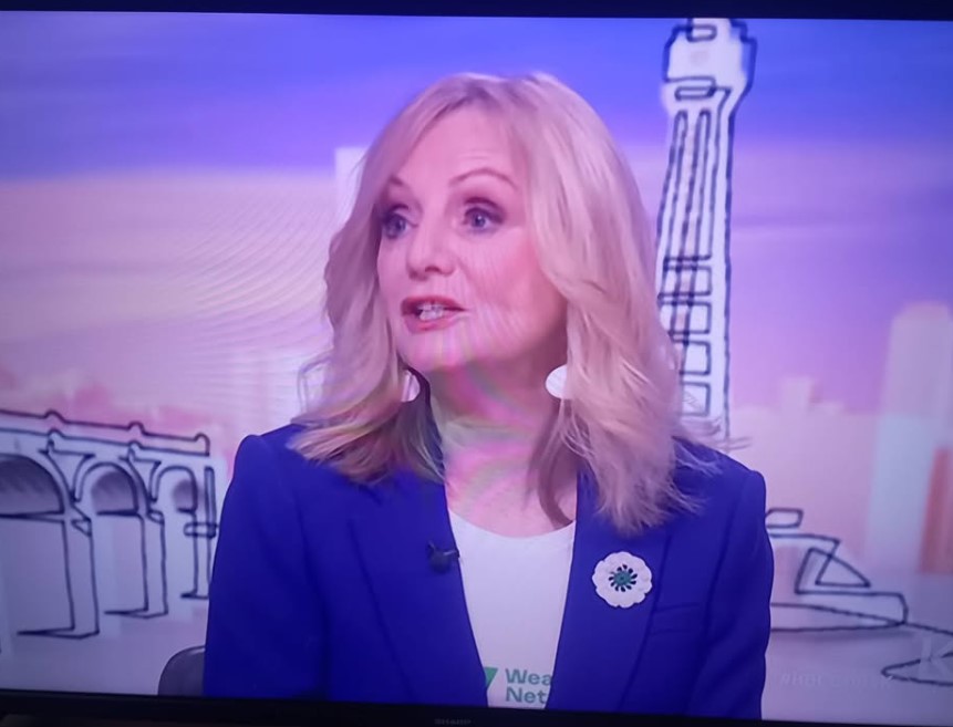 Britanska političarka se pojavila s cvijetom Srebrenice na BBC-ju