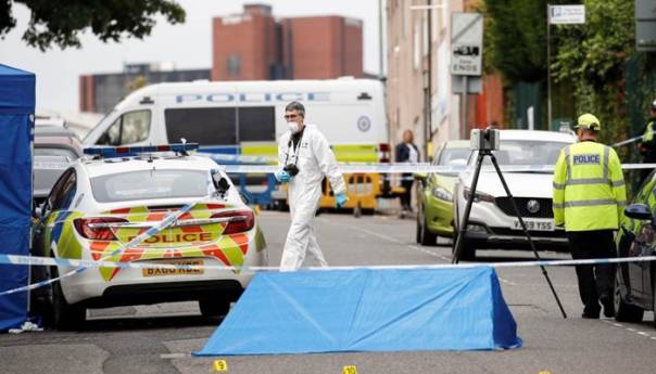 Britanska vlada mijenja pravila o samoizolaciji