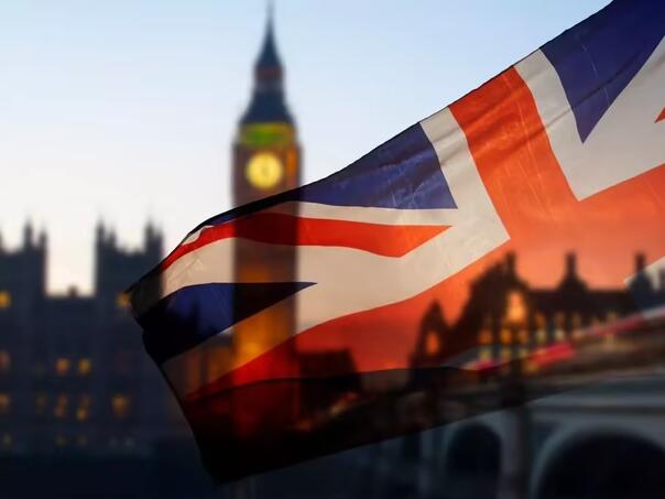 Britanska vlada na TikToku prikazuje racije nad migrantima