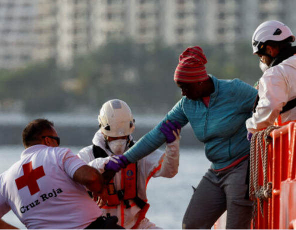 Britanska vlada razmatra elektronsko praćenje migranata