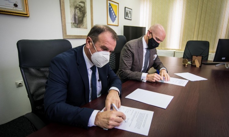 Britanski ambasador Field posjetio Memorijalni centar Srebrenica
