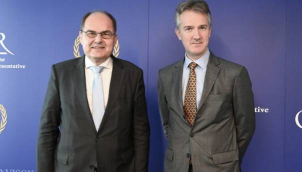 Britanski ambasador Reilly: Podržavamo Schmidtovu odluku