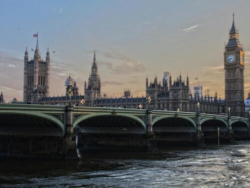 Britanski Konzervativci skoro priznali poraz dan uoči otvaranja glasačkih mjesta