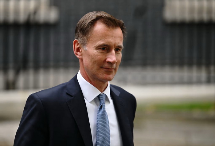 Britanski ministar finansija odbacio gotovo sve vladine planove za smanjenje poreza