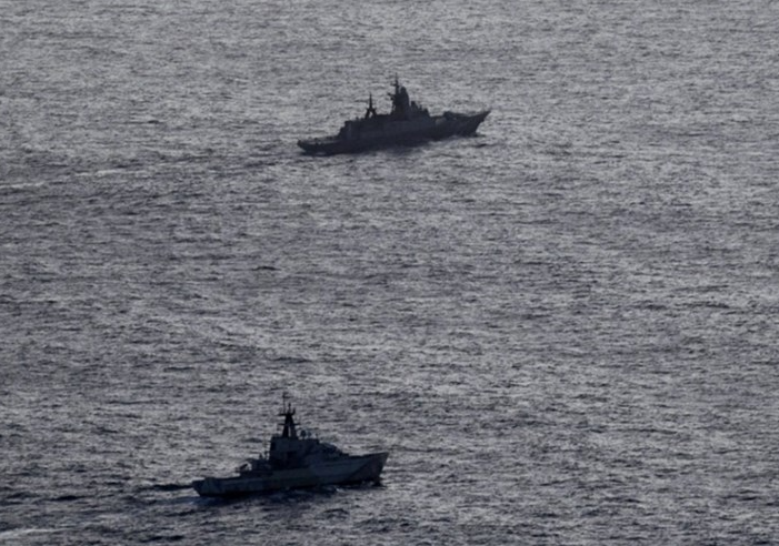 Britanski patrolni brod presreo rusku korvetu i tanker u La Mancheu
