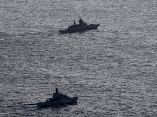 Britanski patrolni brod presreo rusku korvetu i tanker u La Mancheu