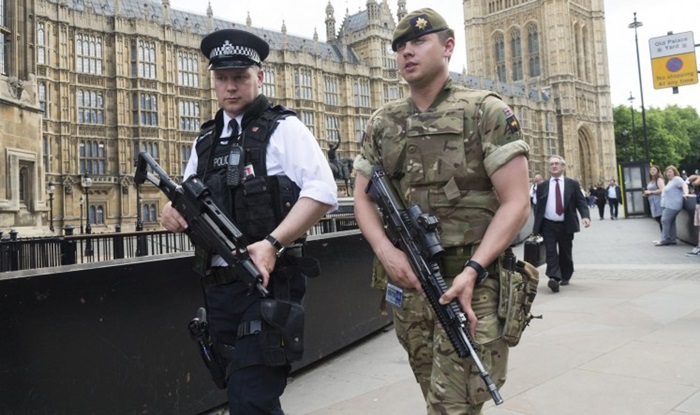 Britanski policajci napadnuti tokom rastjerivanja ilegalne noćne zabave