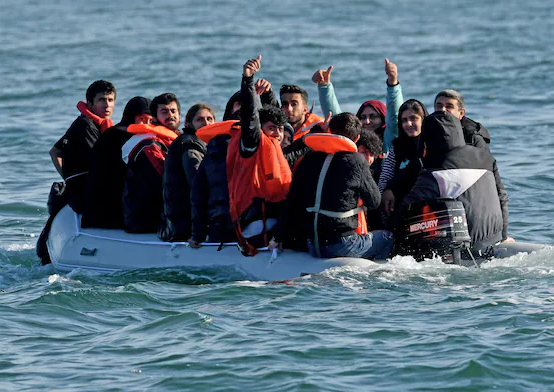 Britanski službenici krali novac od migranata sa malih čamaca