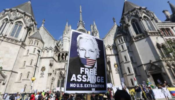 Britanski sudija odobrio izručenje Assangea SAD-u
