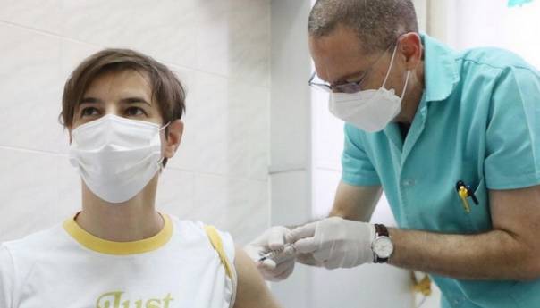 Brnabić primila i drugu dozu vakcine protiv koronavirusa