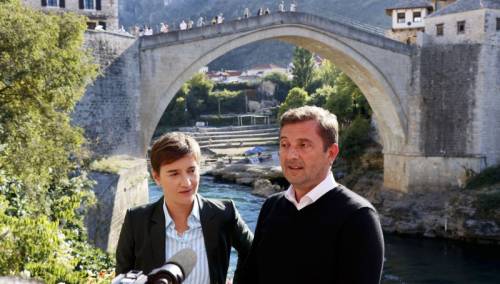 Brnabić s Kordićem na Starom mostu u Mostaru