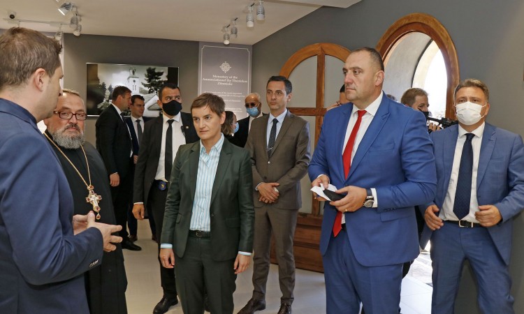 Brnabić stigla u Mostar, posjetila manastir i Muzej Žitomislić