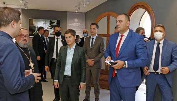 Brnabić stigla u Mostar, posjetila manastir i Muzej Žitomislić
