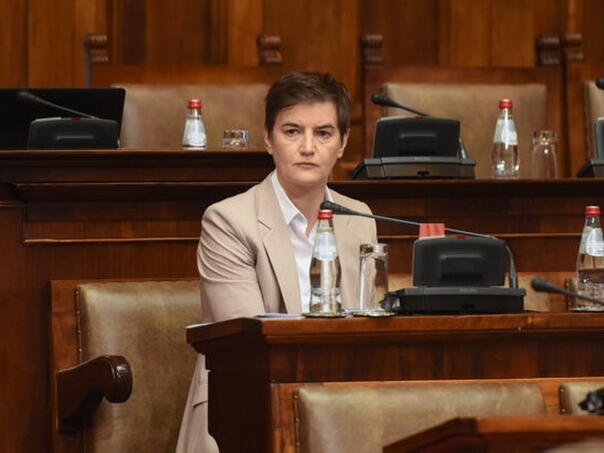 Brnabić u prijenosu uživo opsovala majku poslanici u Skupštini Srbije