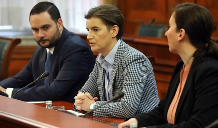 Brnabić: Ukoliko i dalje bude ovoliko ljudi na ulicama, moguć i policijski čas