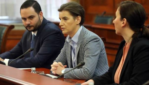 Brnabić: Ukoliko i dalje bude ovoliko ljudi na ulicama, moguć i policijski čas
