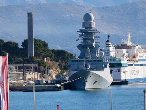 NATO brod dug 145 metara stigao u Split