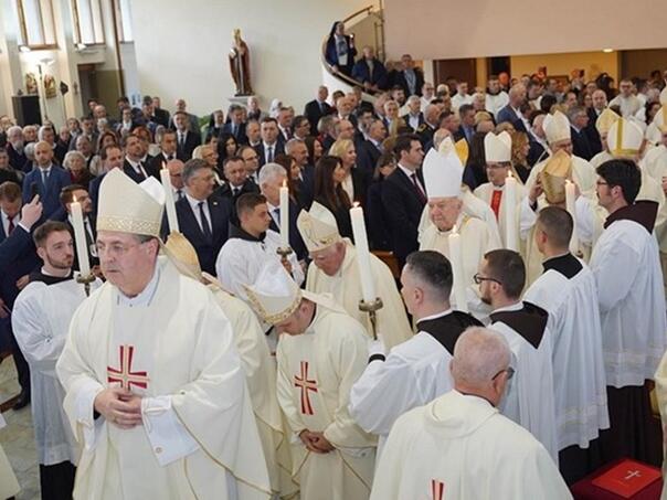 Broj katolika u BiH nastavlja se smanjivati, sada ih je oko 330 hiljada