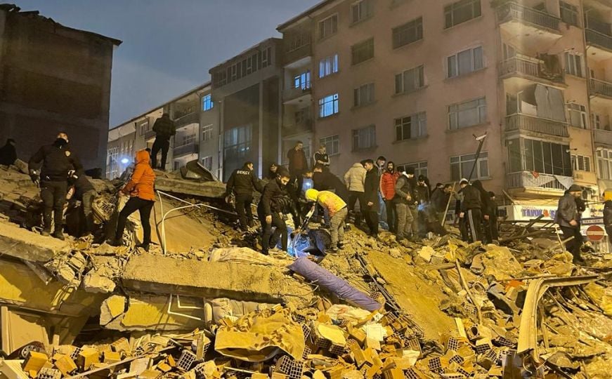 Broj poginulih u Turskoj i Siriji veći od 4800