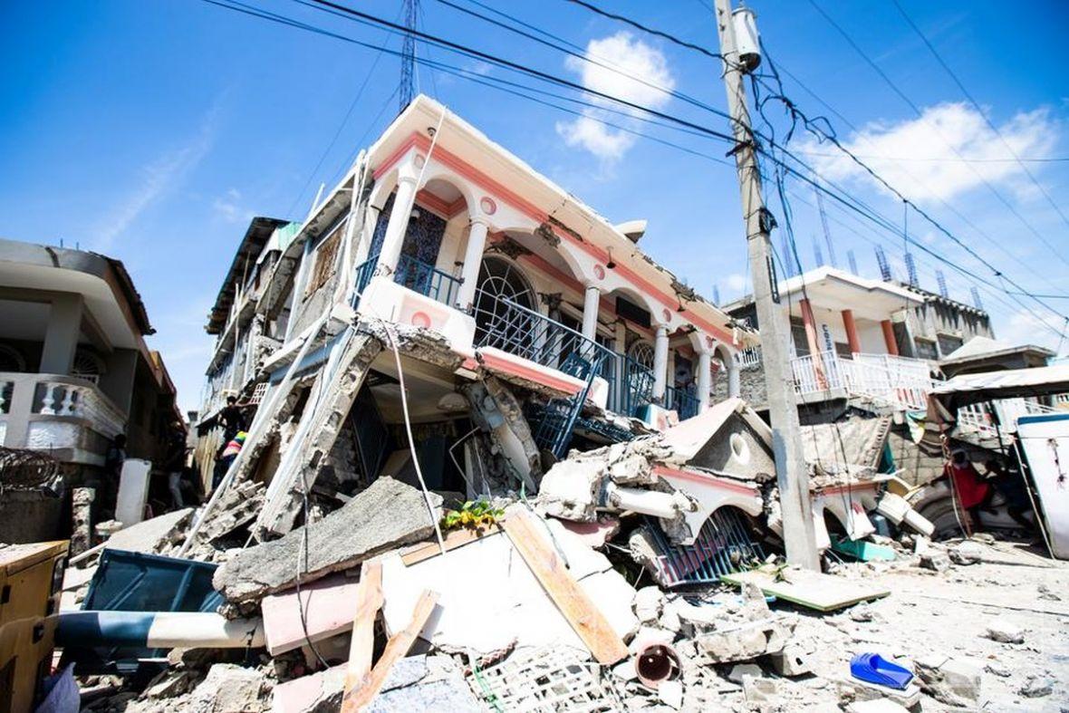 Broj poginulih u zemljotresu na Haitiju povećan na 1.419