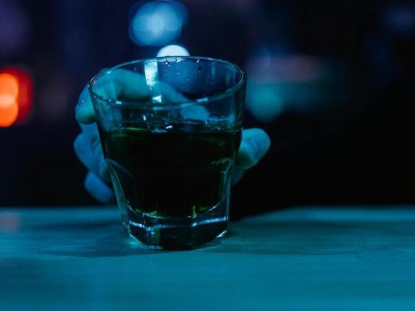 Broj smrtnih slučajeva od trovanja alkoholom u Rusiji porastao na 25