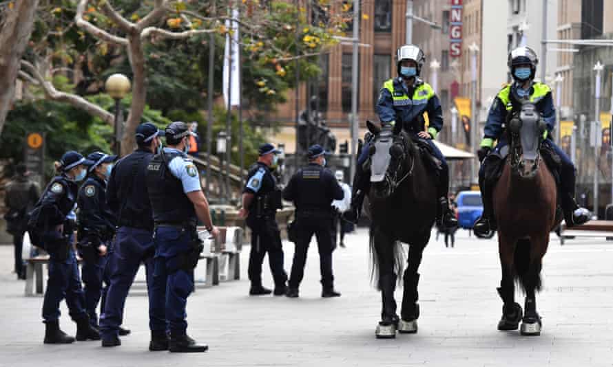Broj zaraza covidom u Sydneyu raste,policija suzbija proteste protiv mjera
