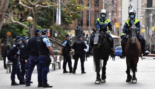 Broj zaraza covidom u Sydneyu raste,policija suzbija proteste protiv mjera