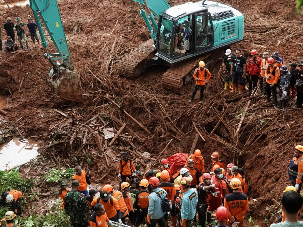 Broj žrtava u klizištima na centralnoj Javi u Indoneziji porastao na 30