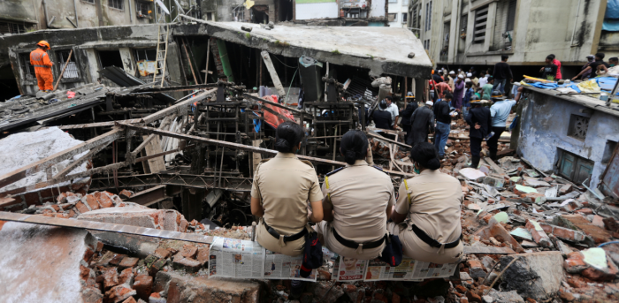 Broj žrtava urušavanja zgrade u Indiji povećan na 35, osmero djece