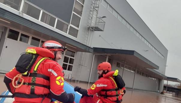 Brojevi telefona za stanovnike KS koji su ugroženi poplavama