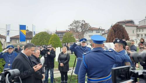 Položeno cvijeće na Mezarju Kovači i spomen-obilježju djeci Sarajeva