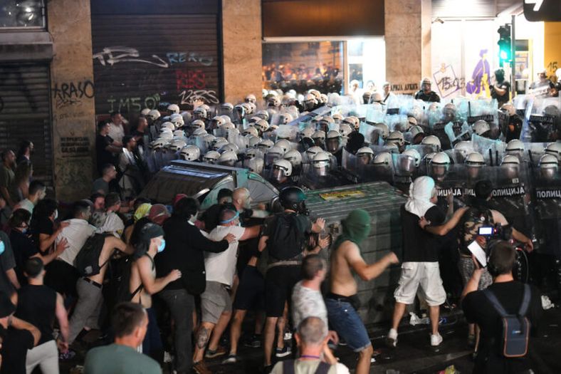 Brojne osude: Vučićeva policija jučer tukla i novinare