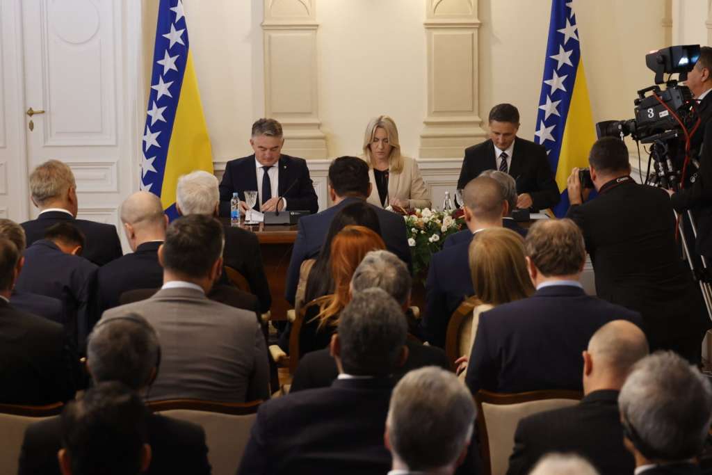 Brojne zvanice na inaguraciji novoizabranih članova Predsjedništva BiH