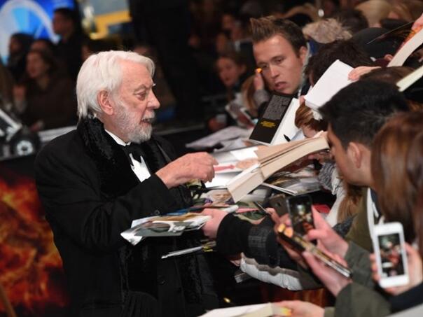 Brojne zvijezde i fanovi opraštaju se od Sutherlanda