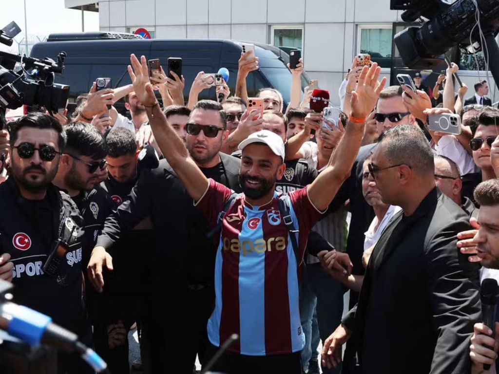 Brojni navijači dočekali Salaha na istanbulskom aerodromu