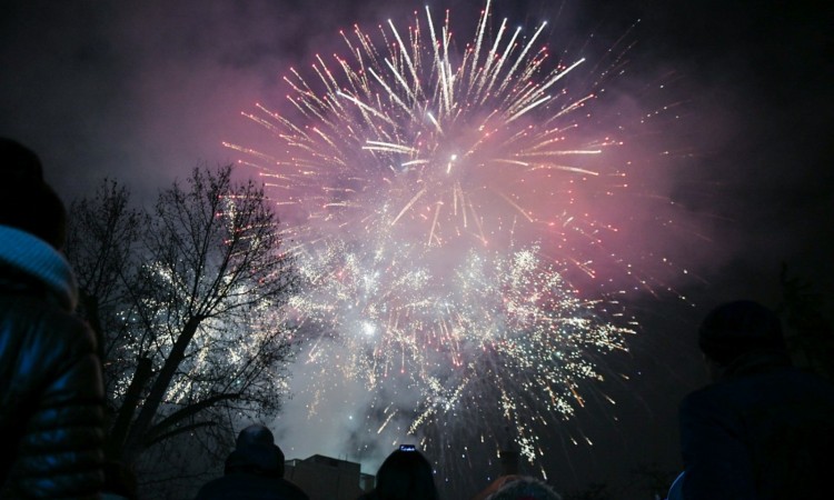 Brojni Tuzlaci sa gostima dočekali Novu godinu
