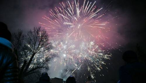 Brojni Tuzlaci sa gostima dočekali Novu godinu