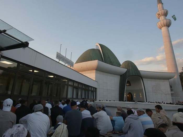 Brojni vjernici klanjali bajram-namaz u Zagrebačkoj džamiji